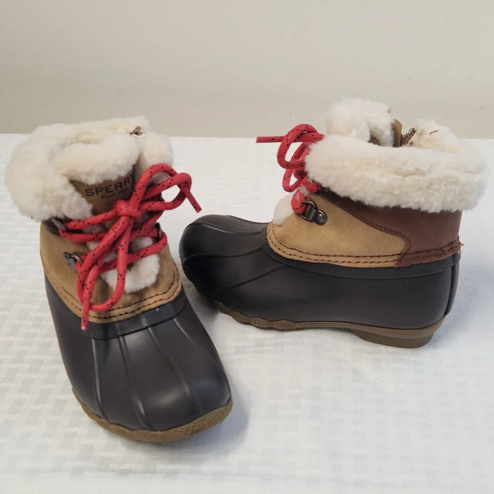 Sperry Kids' Brown Winter Boots Size 9M.  #X18